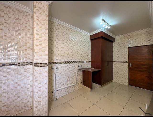 5 BEDROOM HOUSE FOR SALE IN HELDERWYK